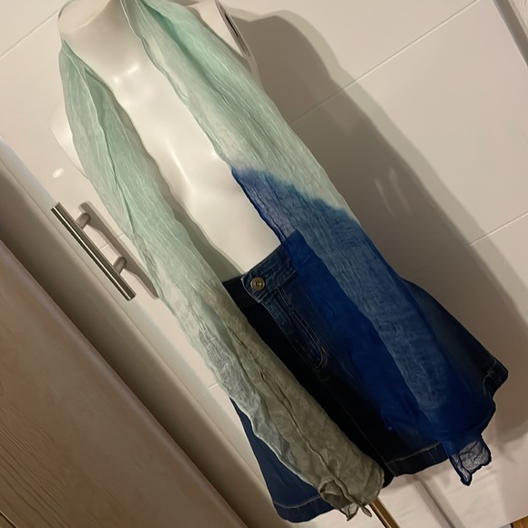 SET OF FOUR: 3 are MADE OF ME Chic Scarves variety: wrap, bag tie-on, decorate - Picture 10 of 14